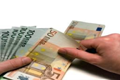 Miza pe piaţa refinanţărilor: 700.000 de români vor să-şi schimbe banca la care au credit